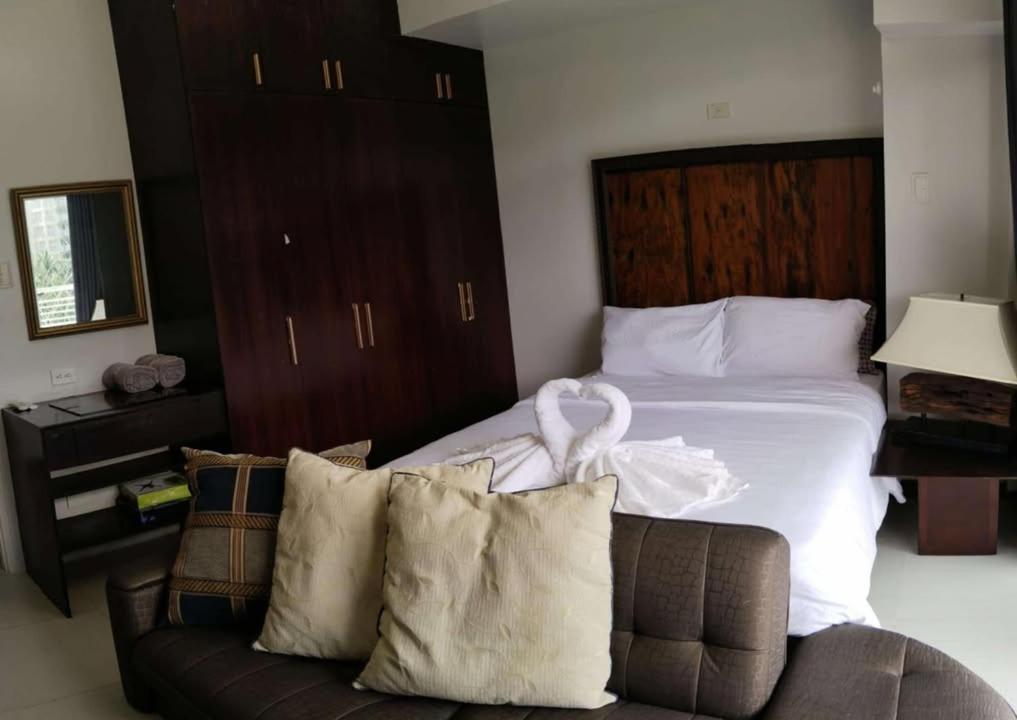 Pico De Loro Beach And Country Club Cutad Exterior foto